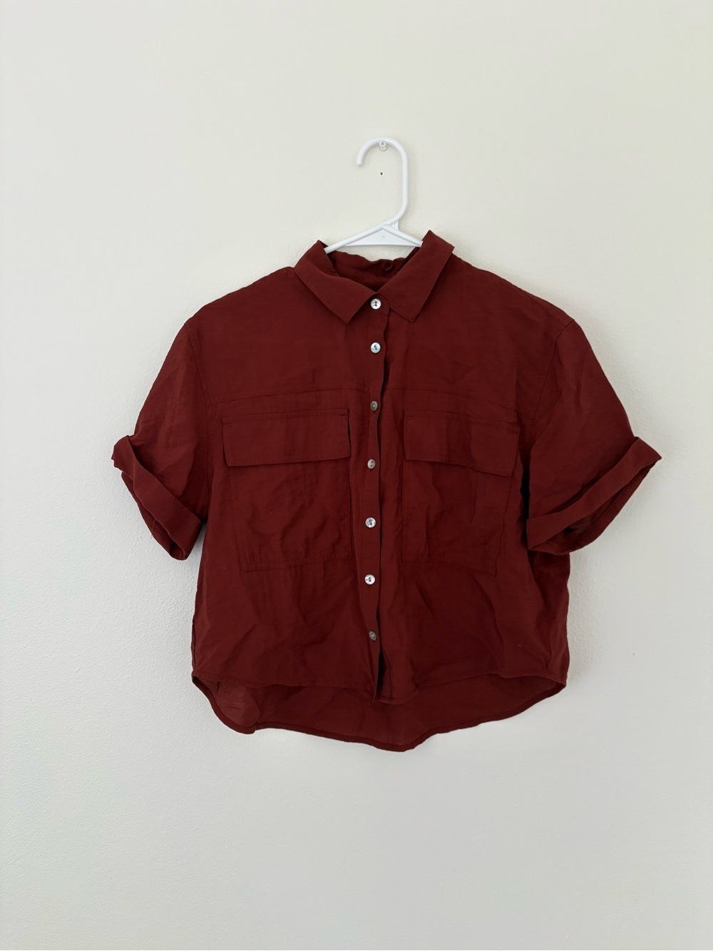 Women's Cropped Short Sleeve Button-Up Shirt - Deep Burgundy
